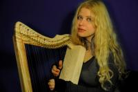 Priscilla Hernandez fullsicle harp